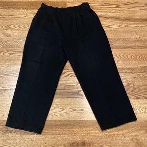 St.John’s basics straight leg pleated knit cropped pant pockets Santana knit